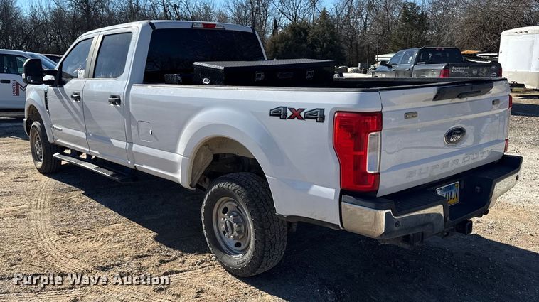 image for item EC4557 2017 Ford F250 Crew Cab pickup truck