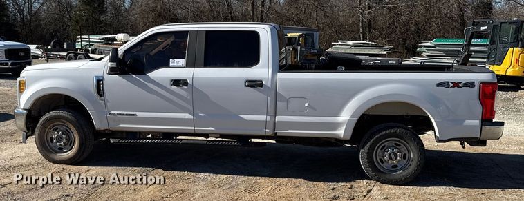 image for item EC4557 2017 Ford F250 Crew Cab pickup truck