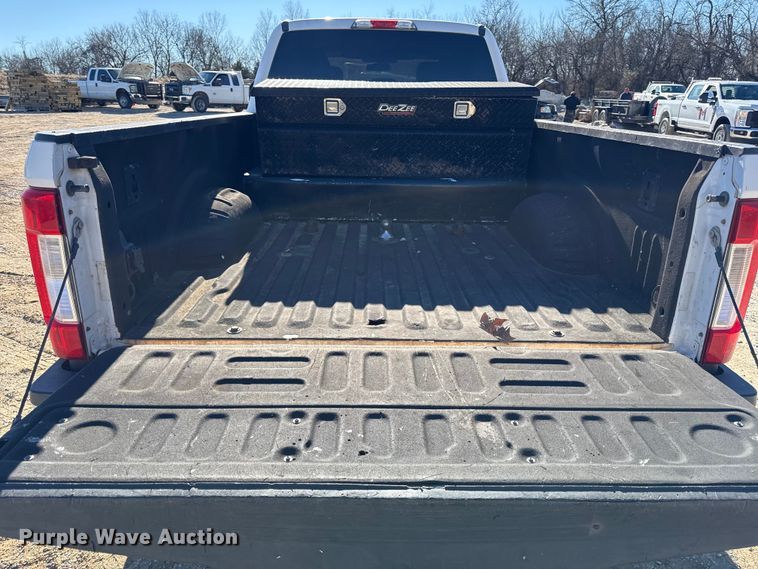 image for item EC4557 2017 Ford F250 Crew Cab pickup truck