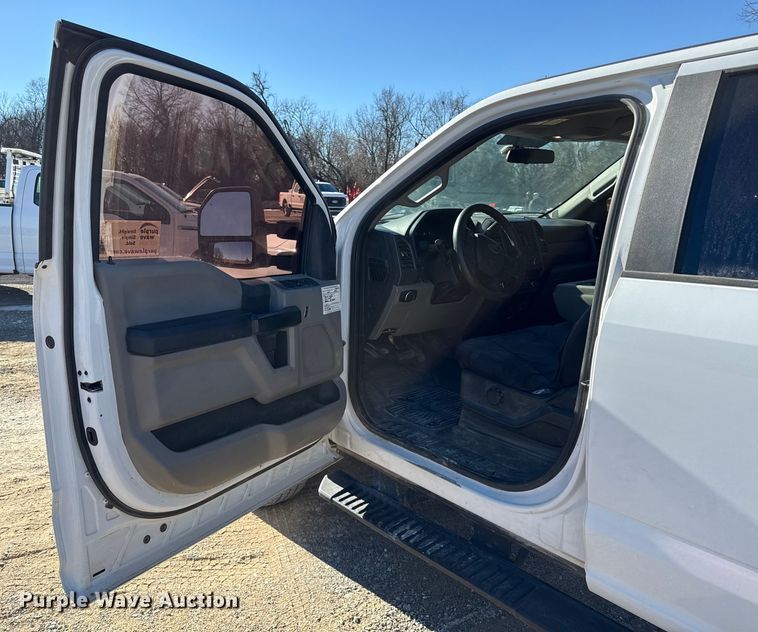 image for item EC4557 2017 Ford F250 Crew Cab pickup truck