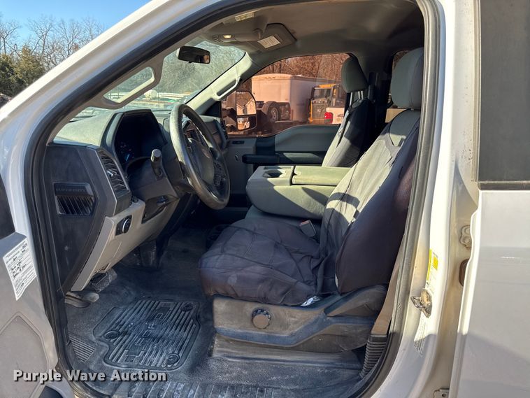 image for item EC4557 2017 Ford F250 Crew Cab pickup truck