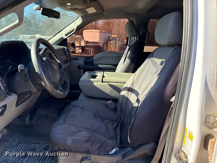 image for item EC4557 2017 Ford F250 Crew Cab pickup truck