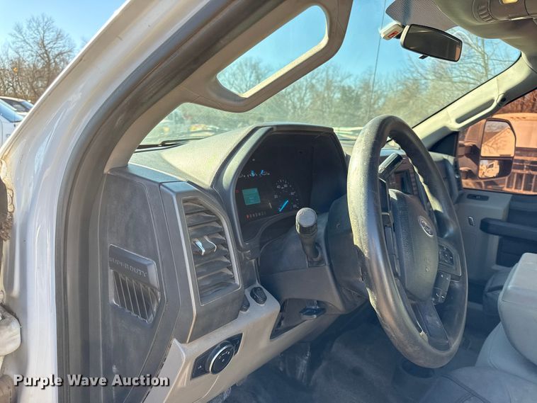 image for item EC4557 2017 Ford F250 Crew Cab pickup truck