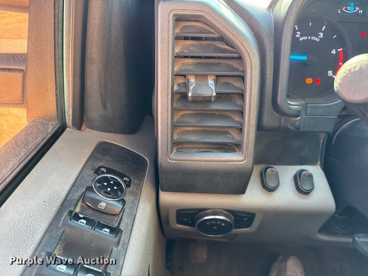 image for item EC4557 2017 Ford F250 Crew Cab pickup truck