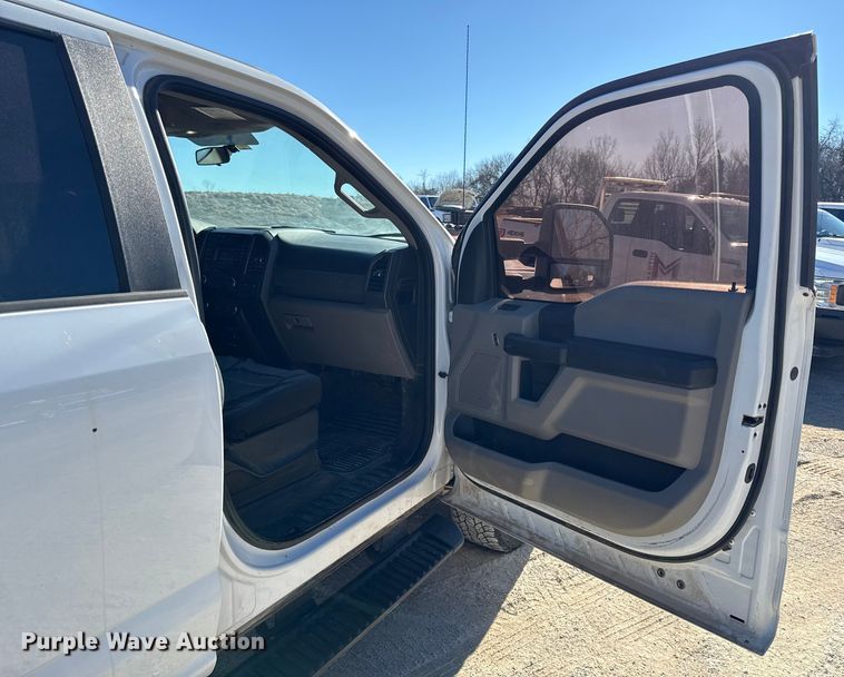 image for item EC4557 2017 Ford F250 Crew Cab pickup truck