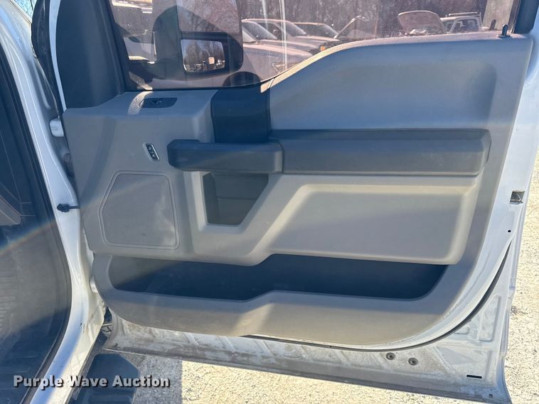 image for item EC4557 2017 Ford F250 Crew Cab pickup truck