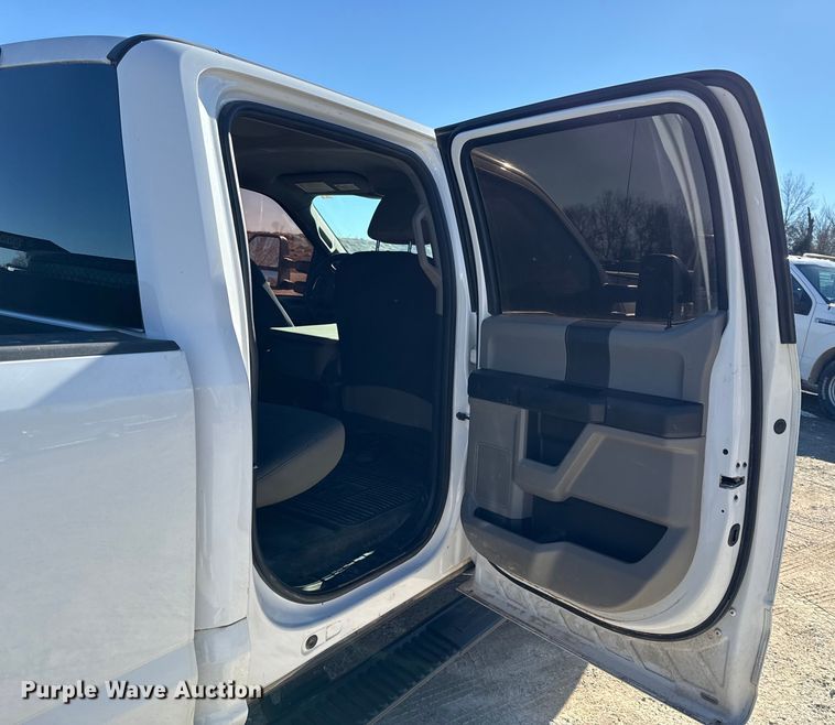 image for item EC4557 2017 Ford F250 Crew Cab pickup truck