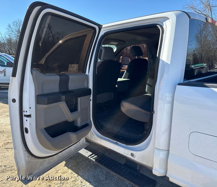 image for item EC4557 2017 Ford F250 Crew Cab pickup truck