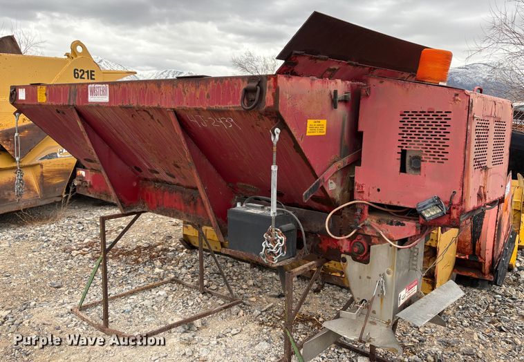 image for item EC8243 Western spreader