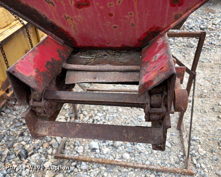 image for item EC8243 Western spreader