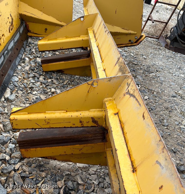 image for item EC8247 Snow pusher