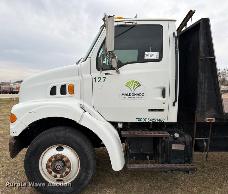 image for item ED5129 2000 Sterling L-Line flatbed truck