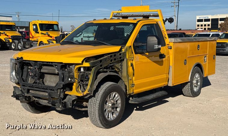 image for item EE3435 2022 Ford F350 Super Duty utility bed pickup truck