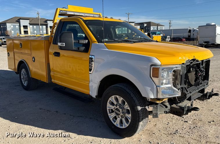 image for item EE3435 2022 Ford F350 Super Duty utility bed pickup truck