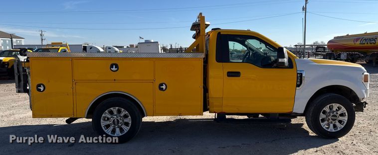 image for item EE3435 2022 Ford F350 Super Duty utility bed pickup truck