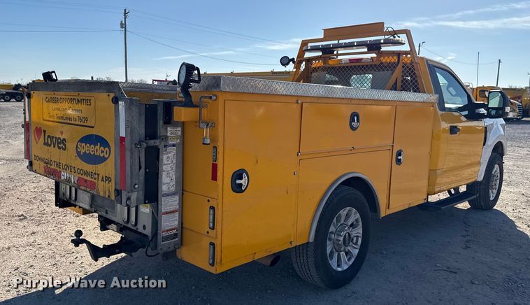 image for item EE3435 2022 Ford F350 Super Duty utility bed pickup truck