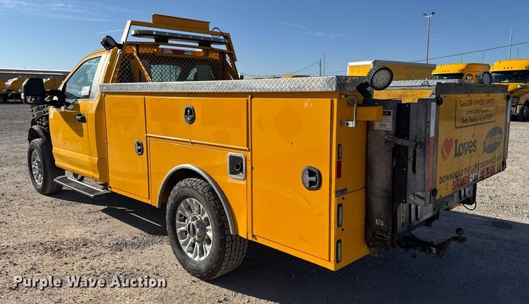 image for item EE3435 2022 Ford F350 Super Duty utility bed pickup truck