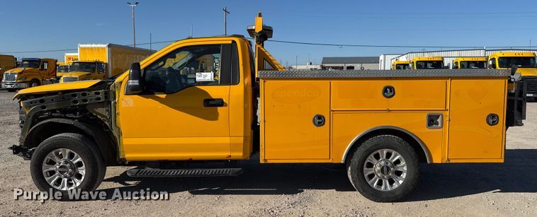 image for item EE3435 2022 Ford F350 Super Duty utility bed pickup truck