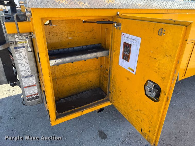 image for item EE3435 2022 Ford F350 Super Duty utility bed pickup truck