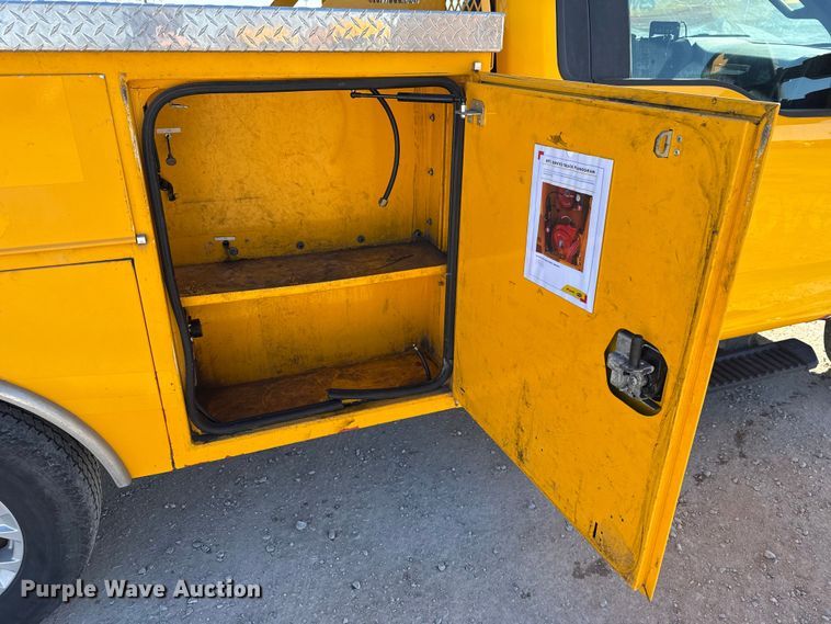 image for item EE3435 2022 Ford F350 Super Duty utility bed pickup truck