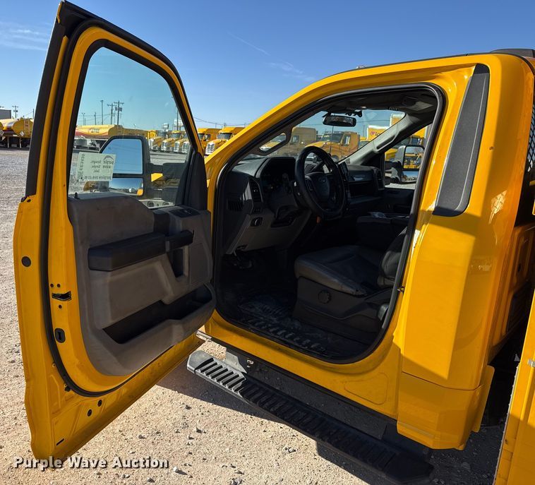 image for item EE3435 2022 Ford F350 Super Duty utility bed pickup truck