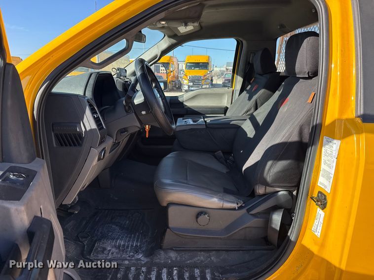 image for item EE3435 2022 Ford F350 Super Duty utility bed pickup truck