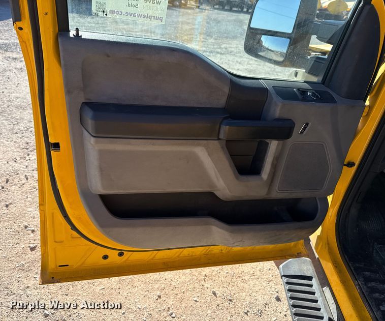 image for item EE3435 2022 Ford F350 Super Duty utility bed pickup truck