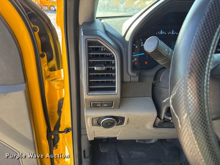 image for item EE3435 2022 Ford F350 Super Duty utility bed pickup truck