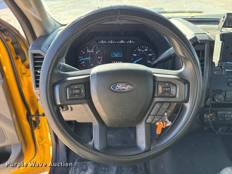 image for item EE3435 2022 Ford F350 Super Duty utility bed pickup truck