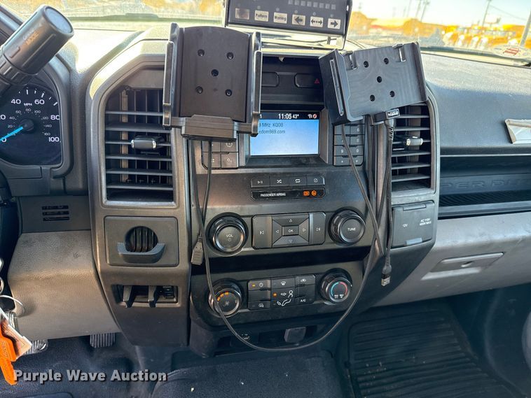 image for item EE3435 2022 Ford F350 Super Duty utility bed pickup truck