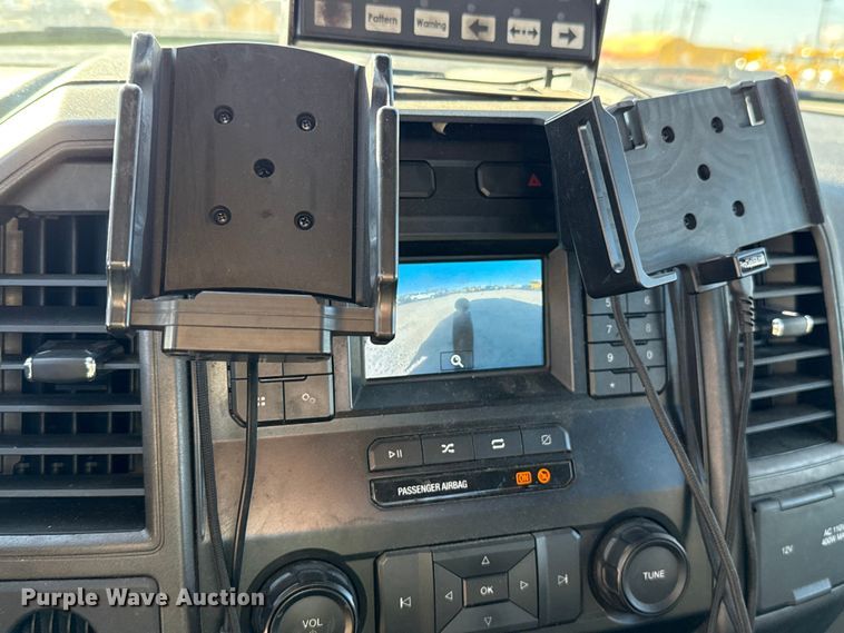 image for item EE3435 2022 Ford F350 Super Duty utility bed pickup truck