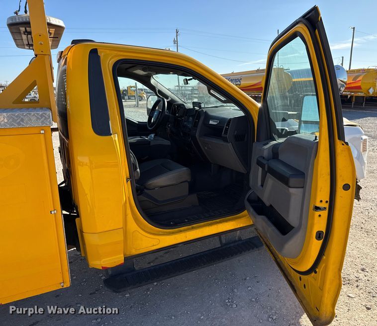 image for item EE3435 2022 Ford F350 Super Duty utility bed pickup truck