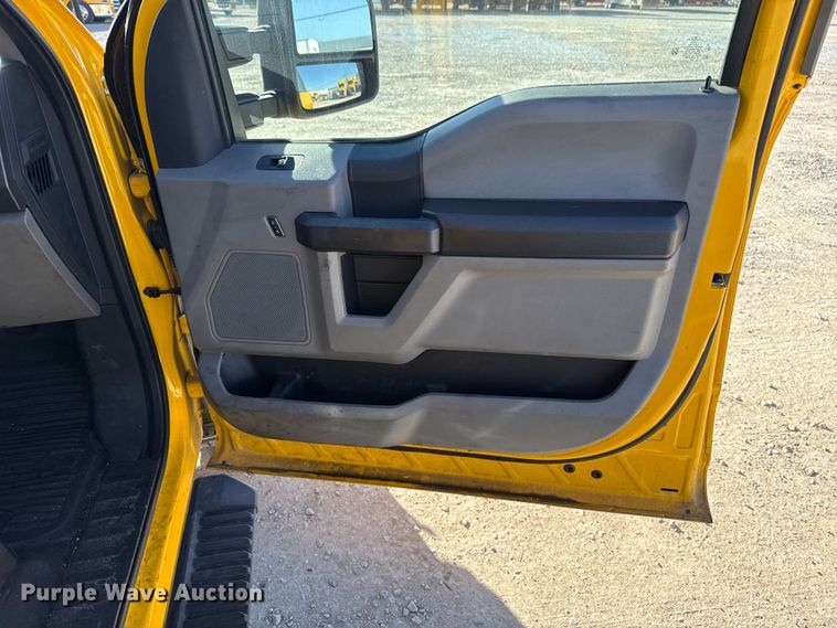 image for item EE3435 2022 Ford F350 Super Duty utility bed pickup truck