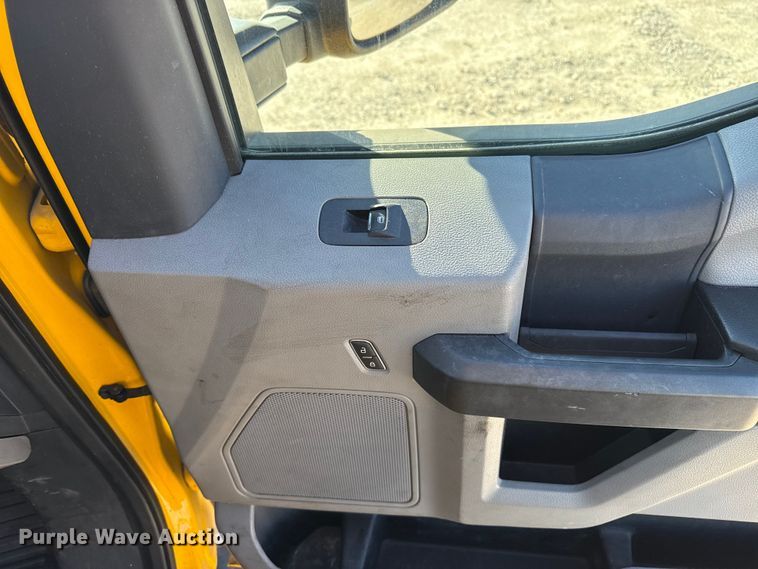 image for item EE3435 2022 Ford F350 Super Duty utility bed pickup truck