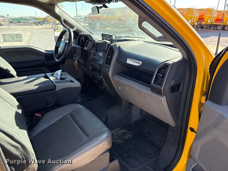 image for item EE3435 2022 Ford F350 Super Duty utility bed pickup truck