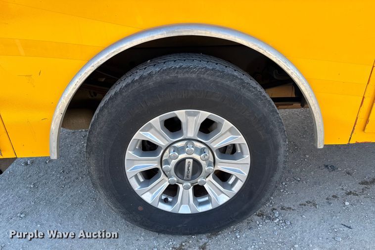 image for item EE3435 2022 Ford F350 Super Duty utility bed pickup truck