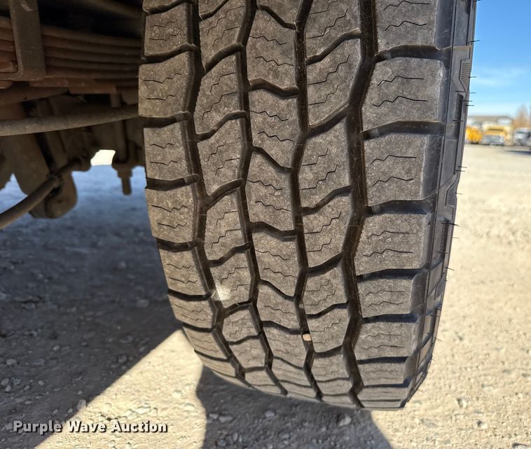 image for item EE3435 2022 Ford F350 Super Duty utility bed pickup truck