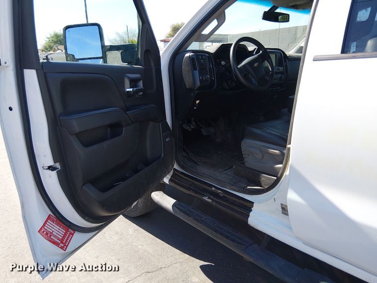 image for item EE5160 2019 Chevrolet Silverado 2500HD Ext. Cab pickup truck