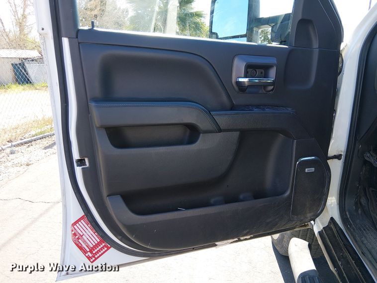 image for item EE5160 2019 Chevrolet Silverado 2500HD Ext. Cab pickup truck