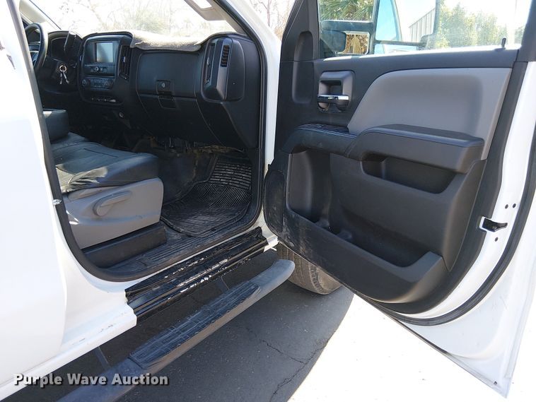 image for item EE5160 2019 Chevrolet Silverado 2500HD Ext. Cab pickup truck