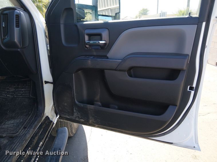 image for item EE5160 2019 Chevrolet Silverado 2500HD Ext. Cab pickup truck