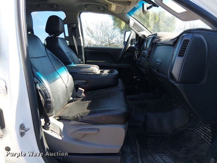 image for item EE5160 2019 Chevrolet Silverado 2500HD Ext. Cab pickup truck