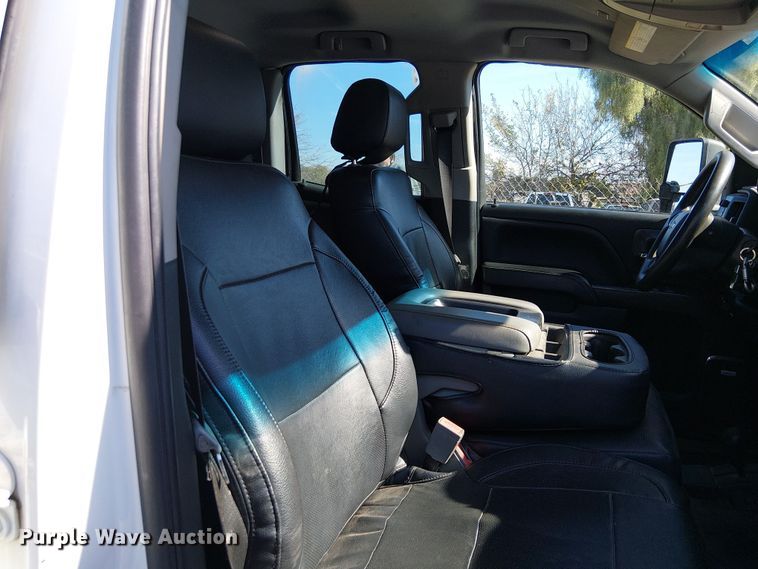 image for item EE5160 2019 Chevrolet Silverado 2500HD Ext. Cab pickup truck