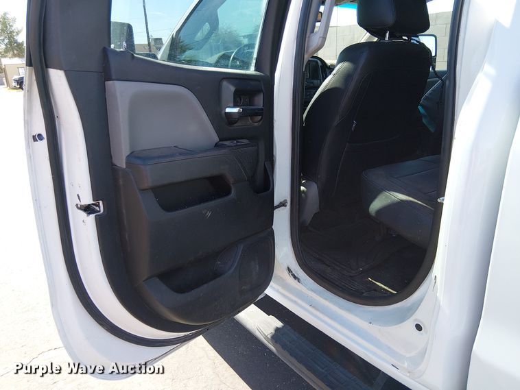 image for item EE5160 2019 Chevrolet Silverado 2500HD Ext. Cab pickup truck