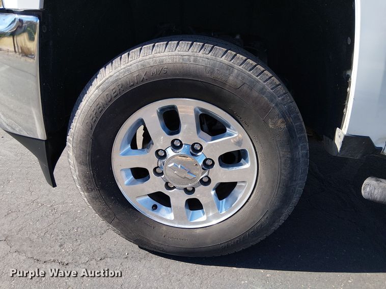 image for item EE5160 2019 Chevrolet Silverado 2500HD Ext. Cab pickup truck