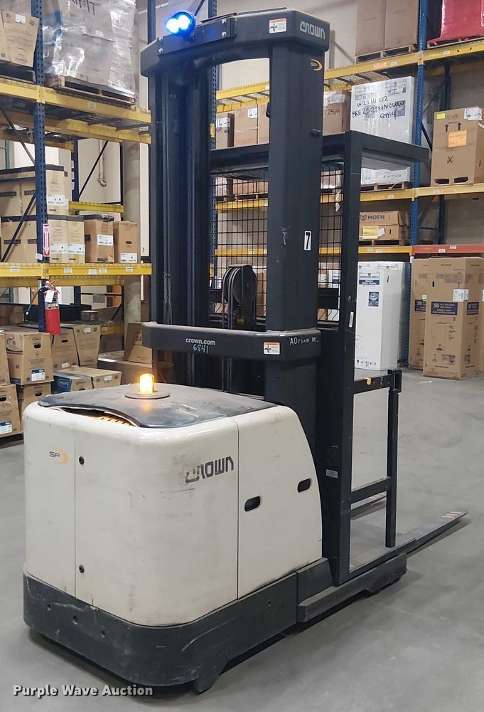 image for item EE5165 2017 Crown SP3520-30 order picker