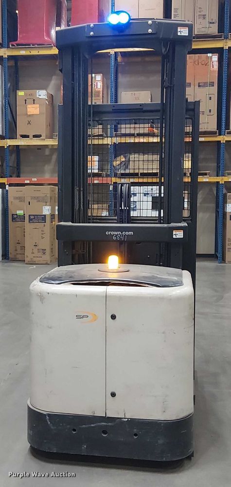 image for item EE5165 2017 Crown SP3520-30 order picker