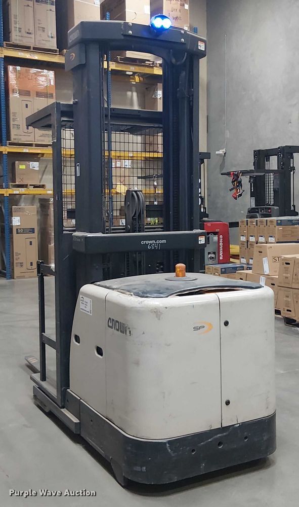 image for item EE5165 2017 Crown SP3520-30 order picker