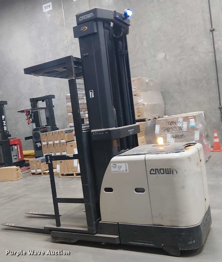 image for item EE5165 2017 Crown SP3520-30 order picker