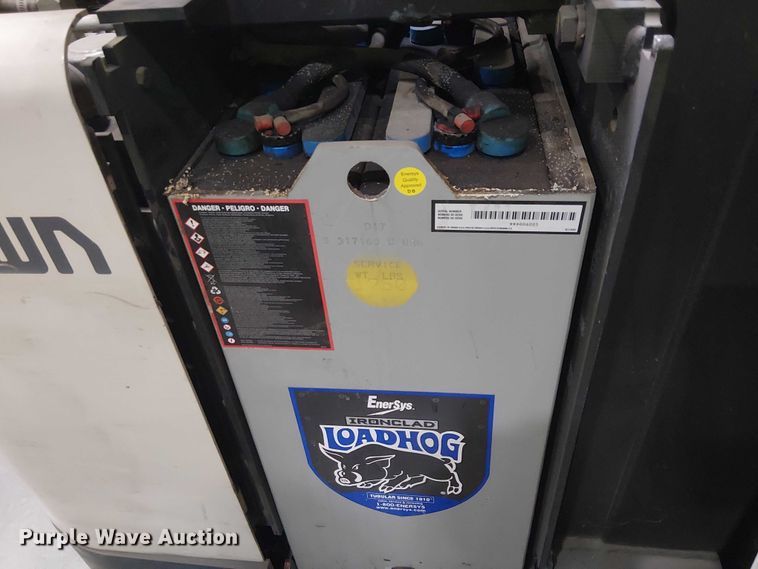 image for item EE5165 2017 Crown SP3520-30 order picker